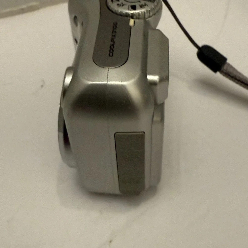 Nikon Digital Camera Coolpix‎ 3100 3.2MP Silver Tested With Memory Card UNTESTED